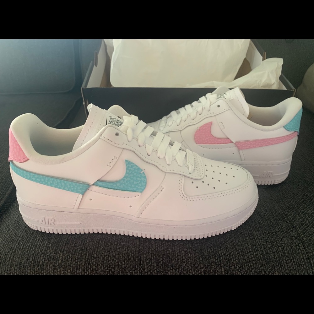 NIKE AIR FORCE 1 size 9